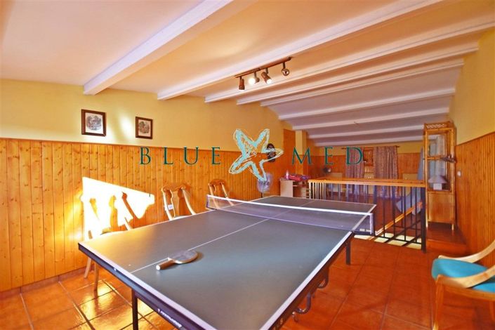 Image No.26-3 Bed Property for sale