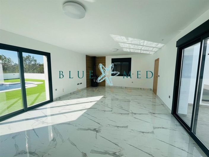 Image No.12-3 Bed Country House for sale