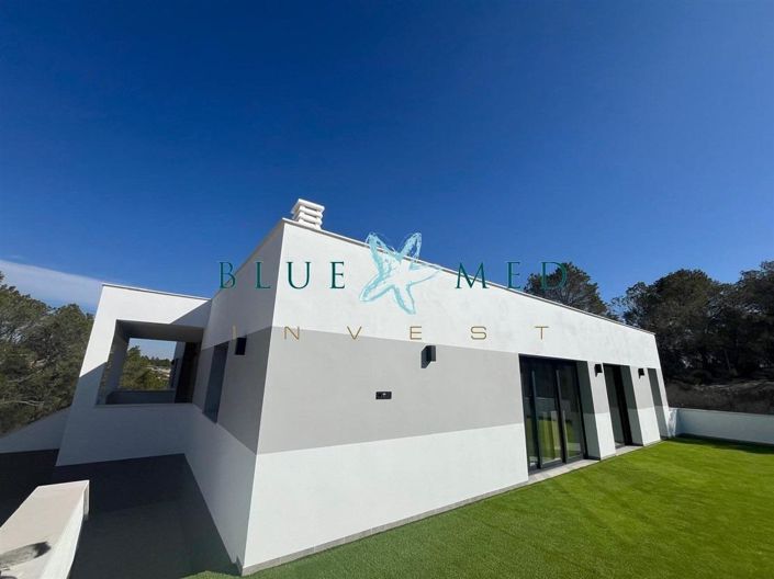 Image No.28-3 Bed Country House for sale