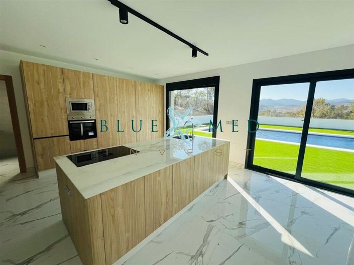 Image No.9-3 Bed Country House for sale