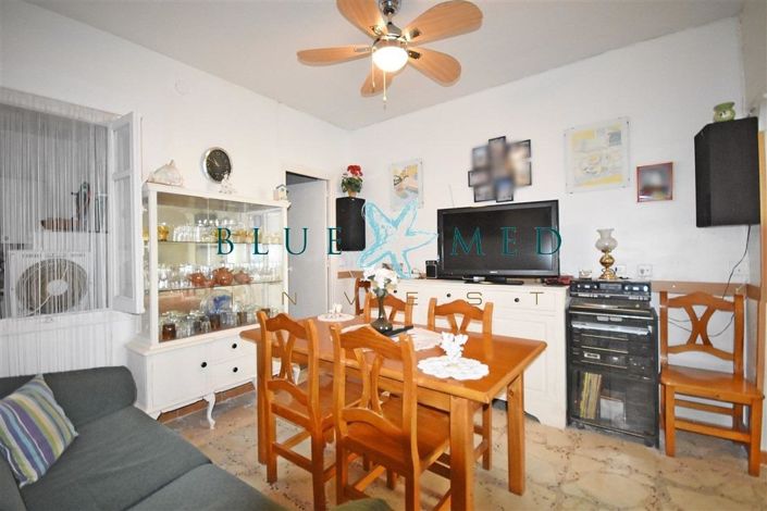 Image No.1-4 Bed Property for sale