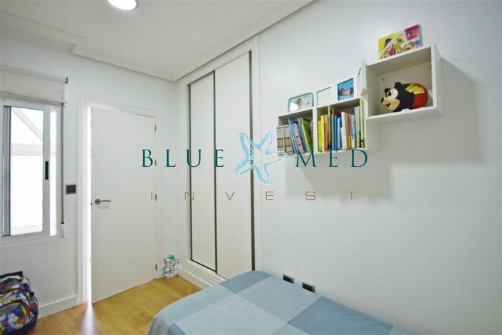 Image No.20-3 Bed Flat for sale