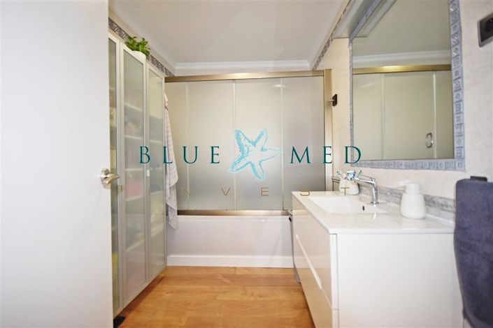 Image No.21-3 Bed Flat for sale