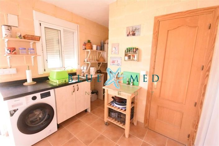 Image No.42-3 Bed Country House for sale