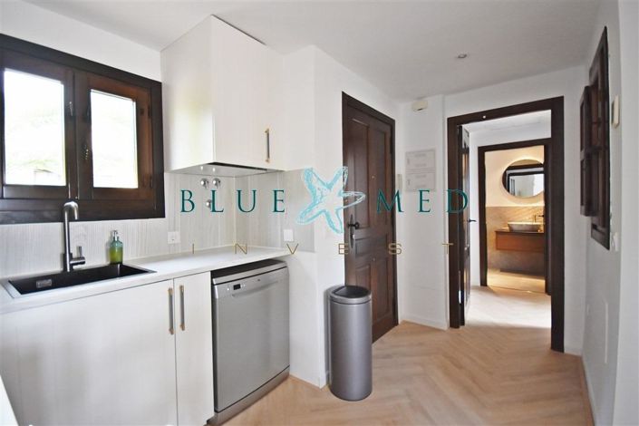 Image No.11-2 Bed House for sale