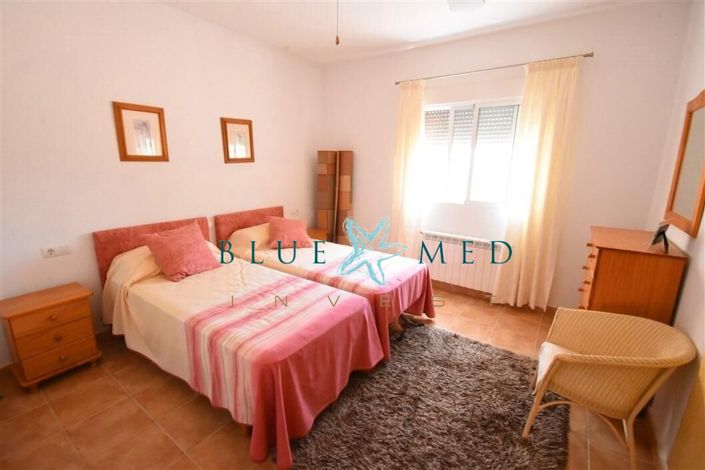 Image No.37-4 Bed Country House for sale