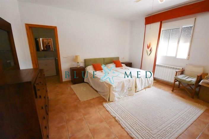 Image No.43-4 Bed Country House for sale