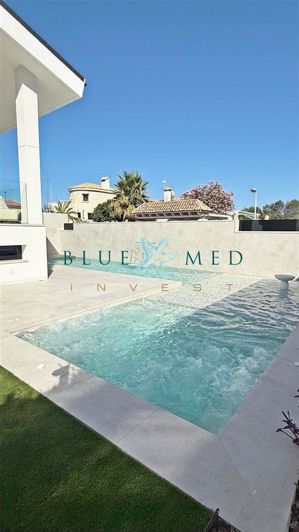 Image No.3-4 Bed Villa for sale