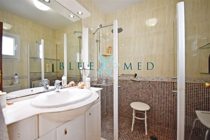 Image No.24-4 Bed Flat for sale