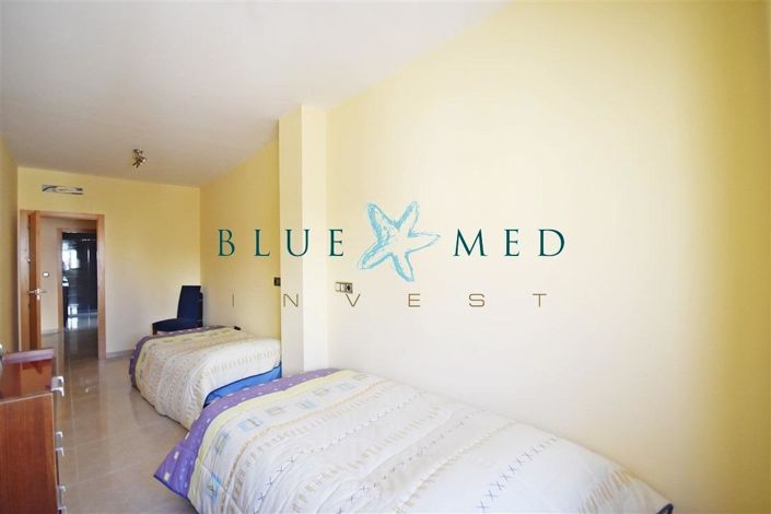 Image No.12-3 Bed House for sale