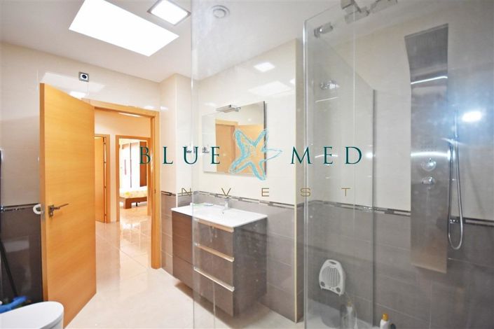 Image No.14-3 Bed House for sale