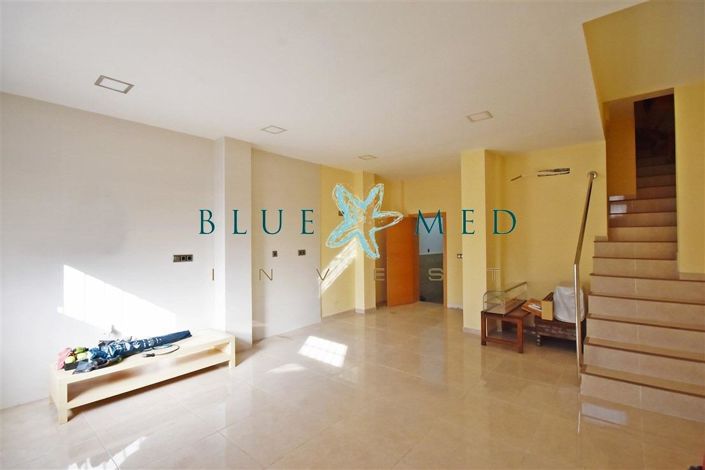 Image No.15-3 Bed House for sale