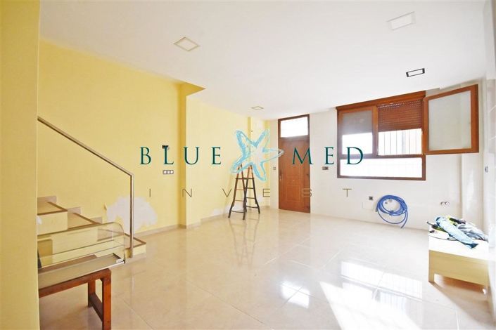 Image No.17-3 Bed House for sale