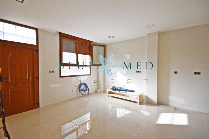 Image No.18-3 Bed House for sale