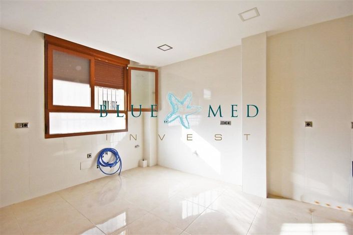 Image No.19-3 Bed House for sale