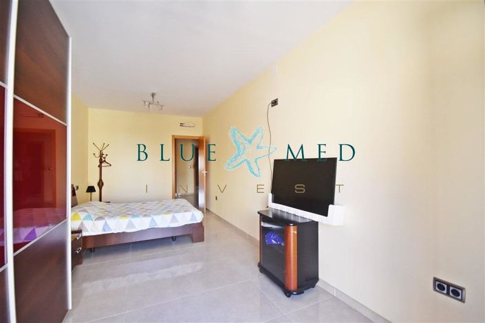 Image No.8-3 Bed House for sale