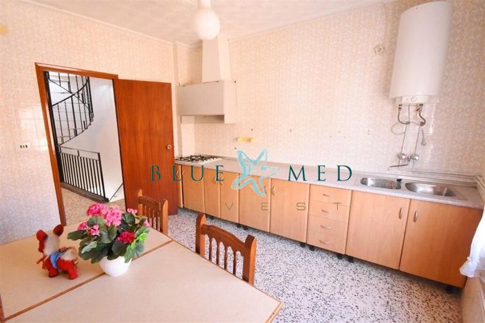 Image No.19-6 Bed Property for sale