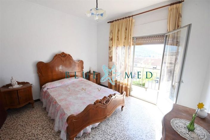 Image No.23-6 Bed Property for sale