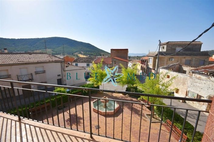 Image No.25-6 Bed Property for sale