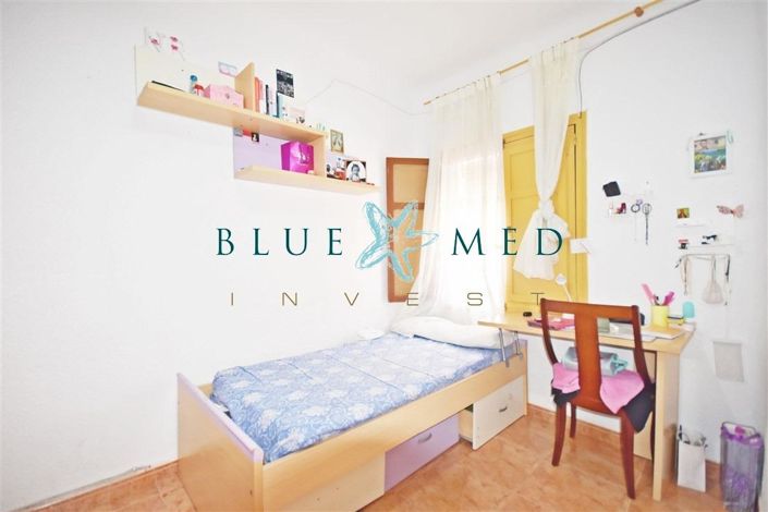 Image No.12-4 Bed Flat for sale