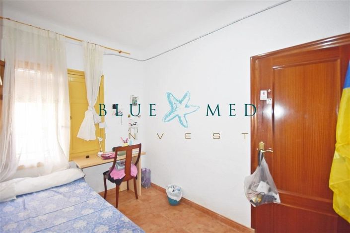 Image No.13-4 Bed Flat for sale