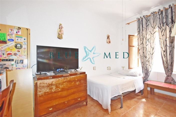 Image No.15-4 Bed Flat for sale