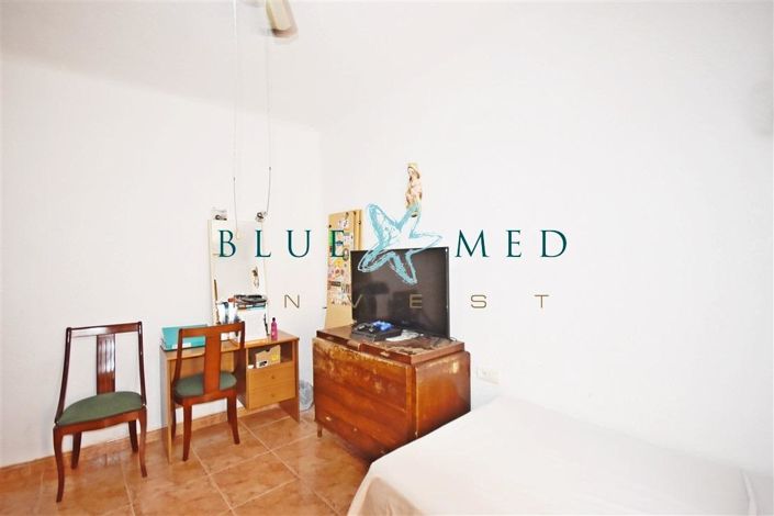 Image No.17-4 Bed Flat for sale