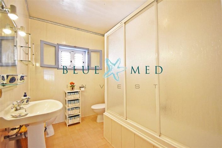 Image No.24-4 Bed Property for sale