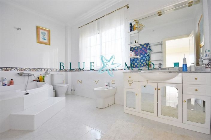 Image No.28-6 Bed Villa for sale