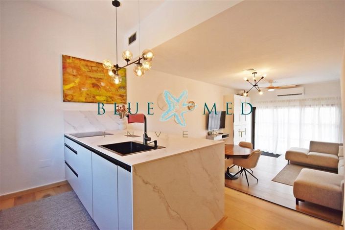 Image No.10-3 Bed House for sale