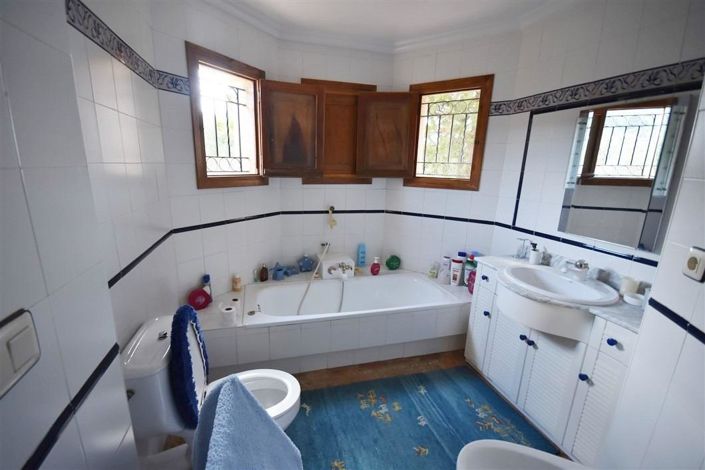 Image No.12-7 Bed Villa for sale