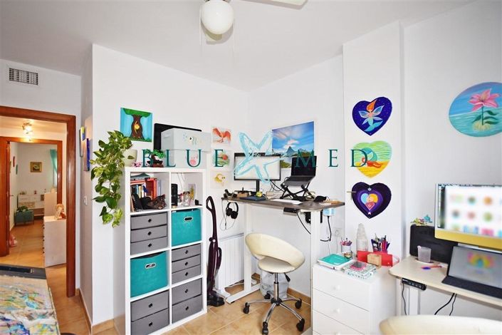 Image No.26-3 Bed Flat for sale