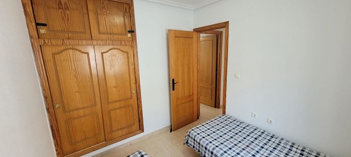 Image No.12-2 Bed House for sale