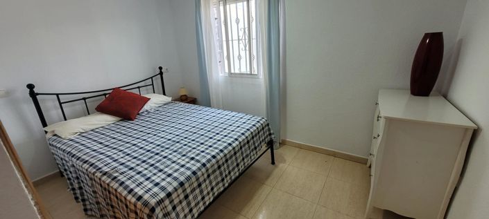 Image No.9-2 Bed House for sale