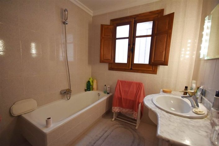 Image No.20-3 Bed Villa for sale