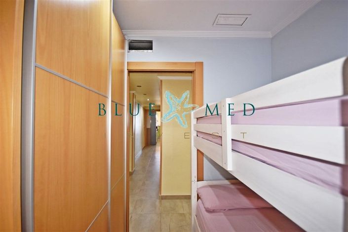 Image No.21-4 Bed Flat for sale