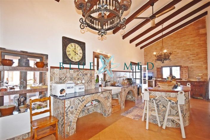 Image No.17-6 Bed Country House for sale