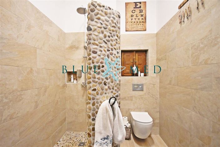 Image No.19-6 Bed Country House for sale
