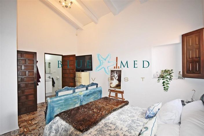 Image No.23-6 Bed Country House for sale