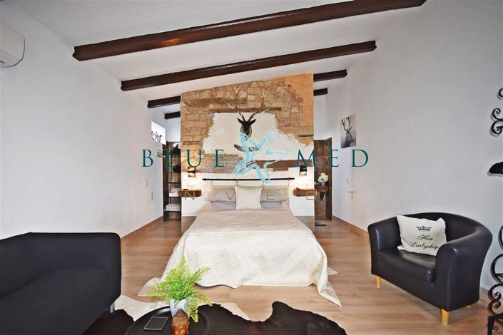 Image No.38-6 Bed Country House for sale