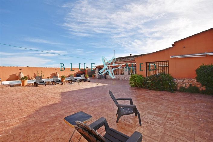 Image No.6-6 Bed Country House for sale