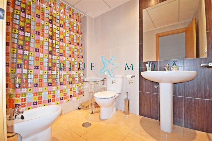 Image No.22-3 Bed Flat for sale