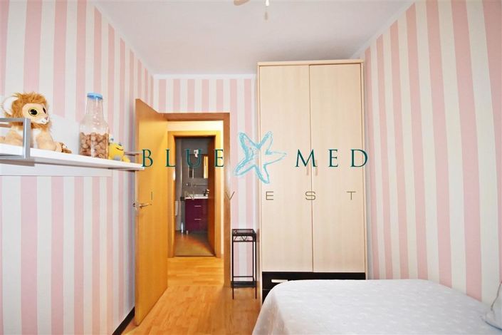 Image No.20-3 Bed Flat for sale