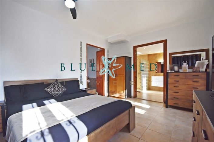 Image No.11-6 Bed Country House for sale