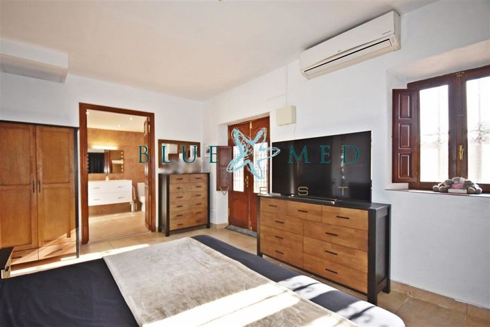 Image No.12-6 Bed Country House for sale