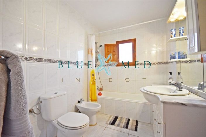 Image No.17-6 Bed Country House for sale