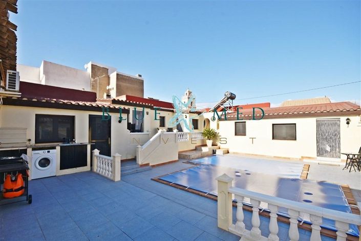 Image No.23-6 Bed Country House for sale