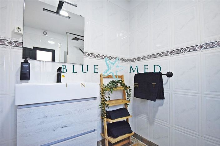 Image No.31-6 Bed Country House for sale