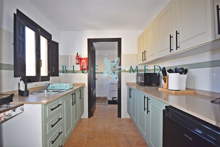 Image No.40-6 Bed Country House for sale