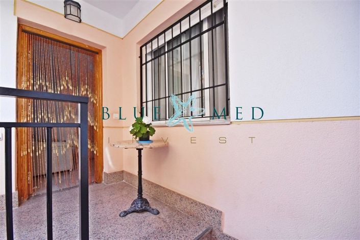 Image No.21-3 Bed Flat for sale